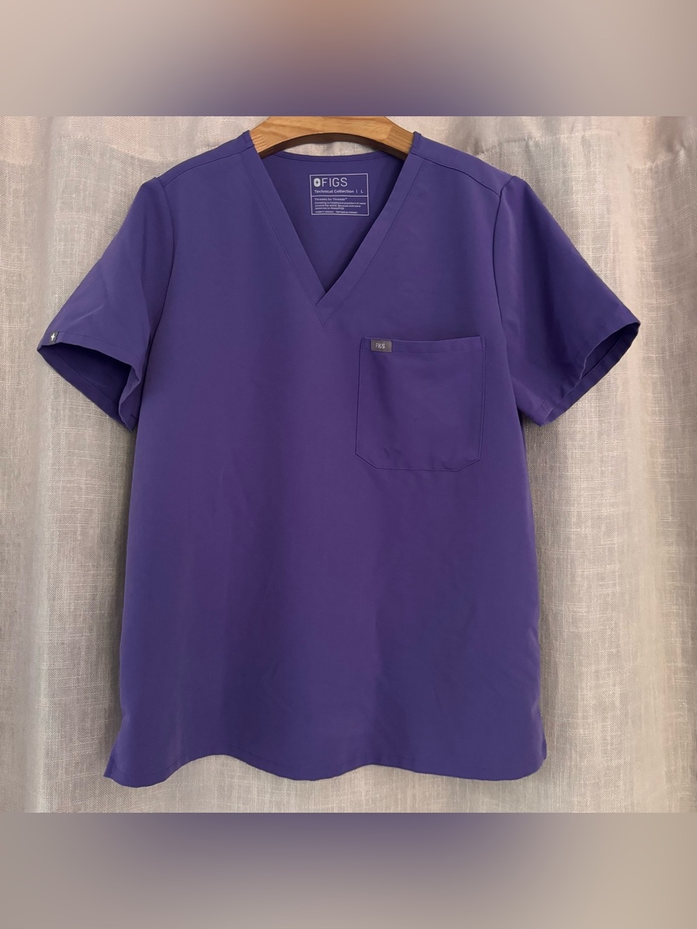 Men’s blue Figs scrub top size large
